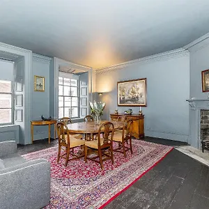 Leinster Apartment, 7 Henrietta Street, Centre Dublin